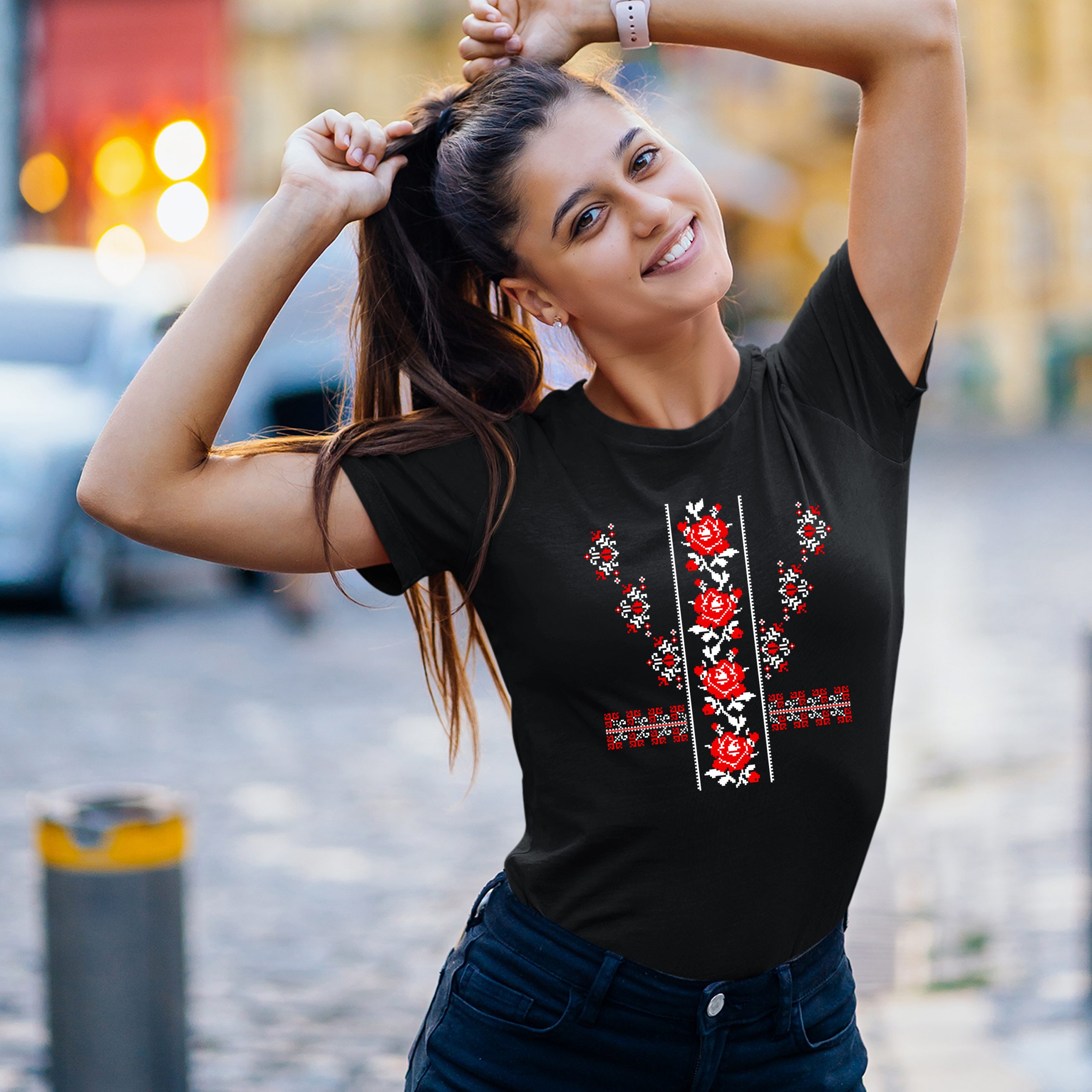 Дамска тениска с шевица "Рози"